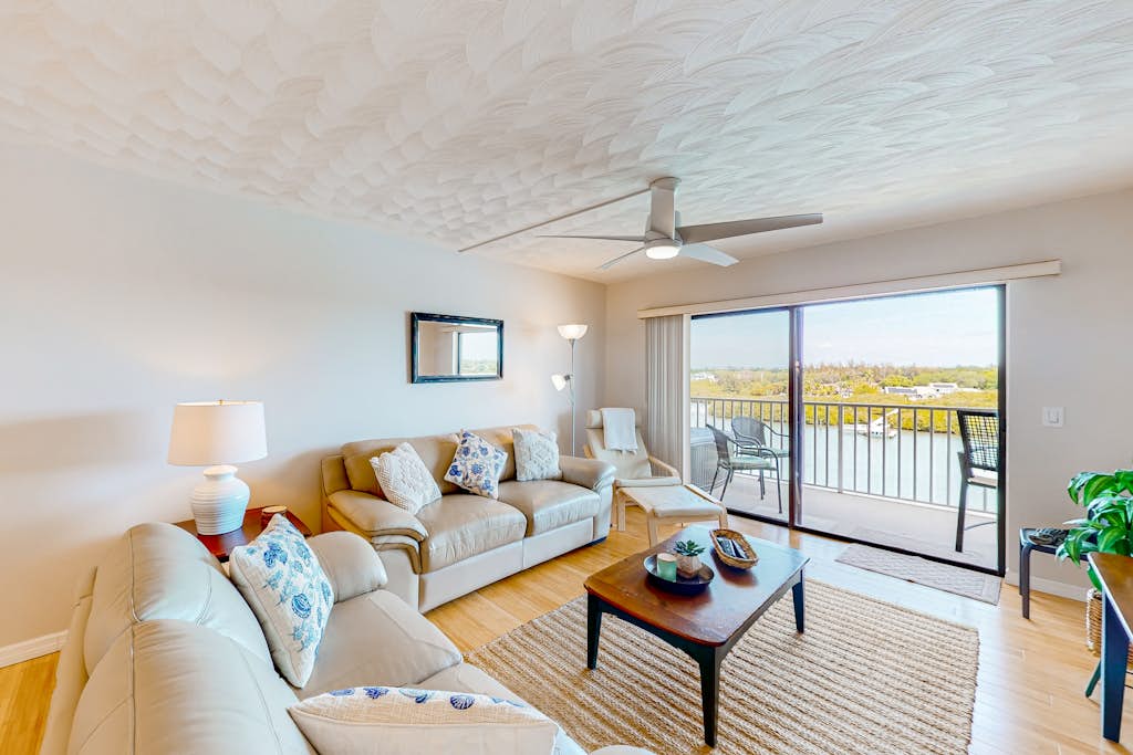 Condo in Indian Shores property photo 3