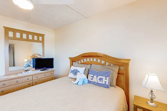 Bedroom 1 image 1