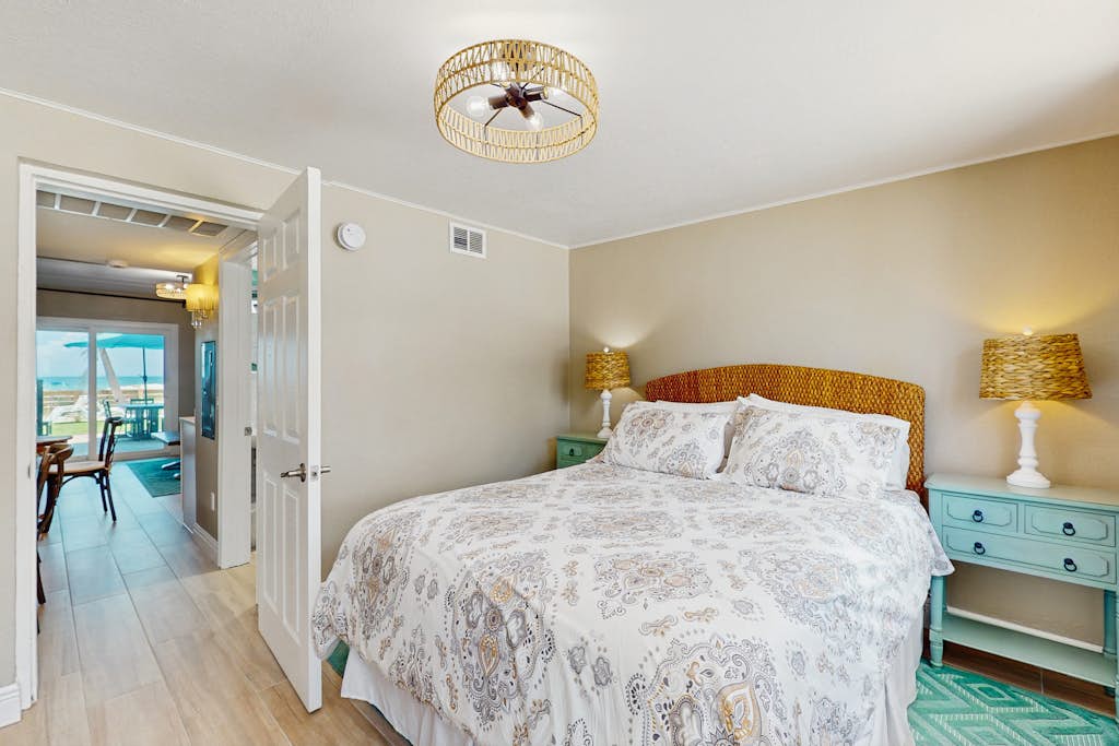 Condo in Indian Shores property photo 2