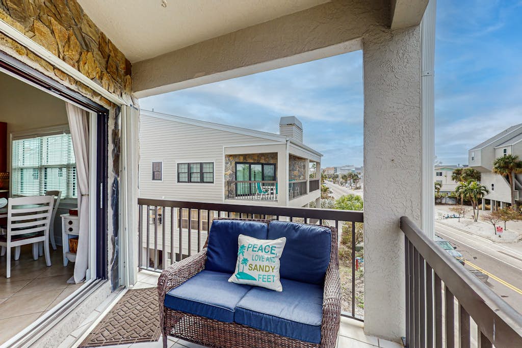 Condo in Indian Shores property photo 4