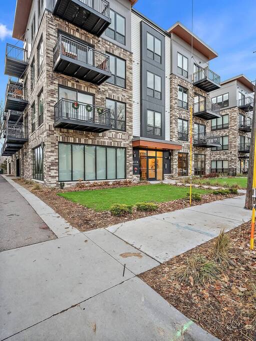 Apartment in Minneapolis property photo 2