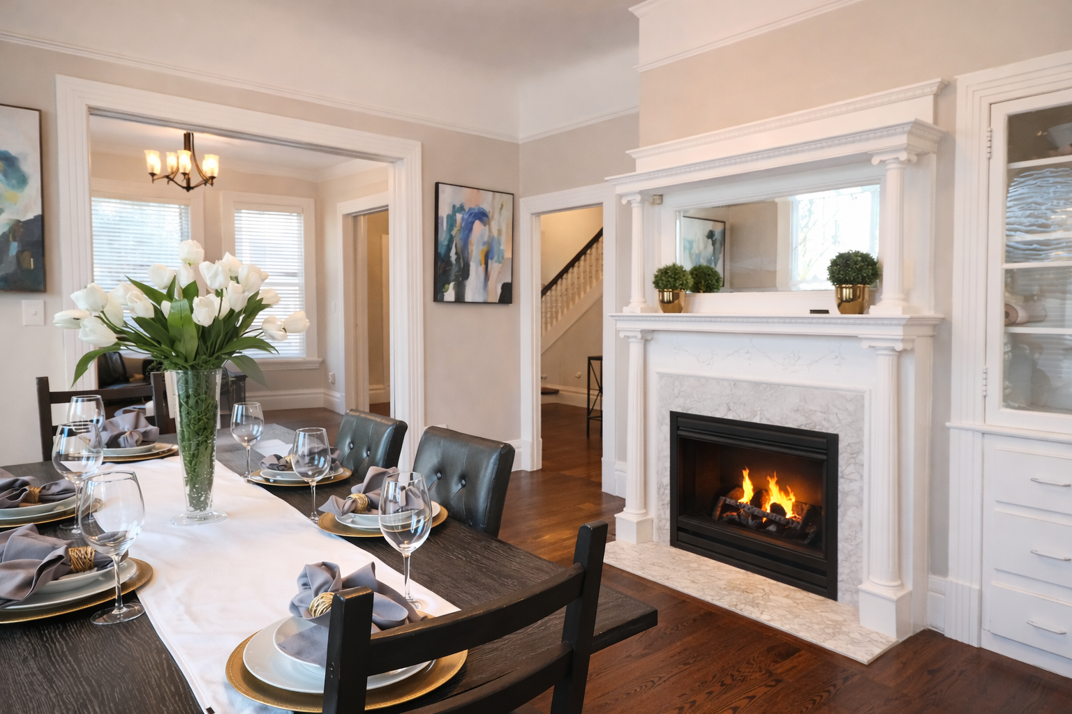 3 SUNS vacation rental dining room with fireplace