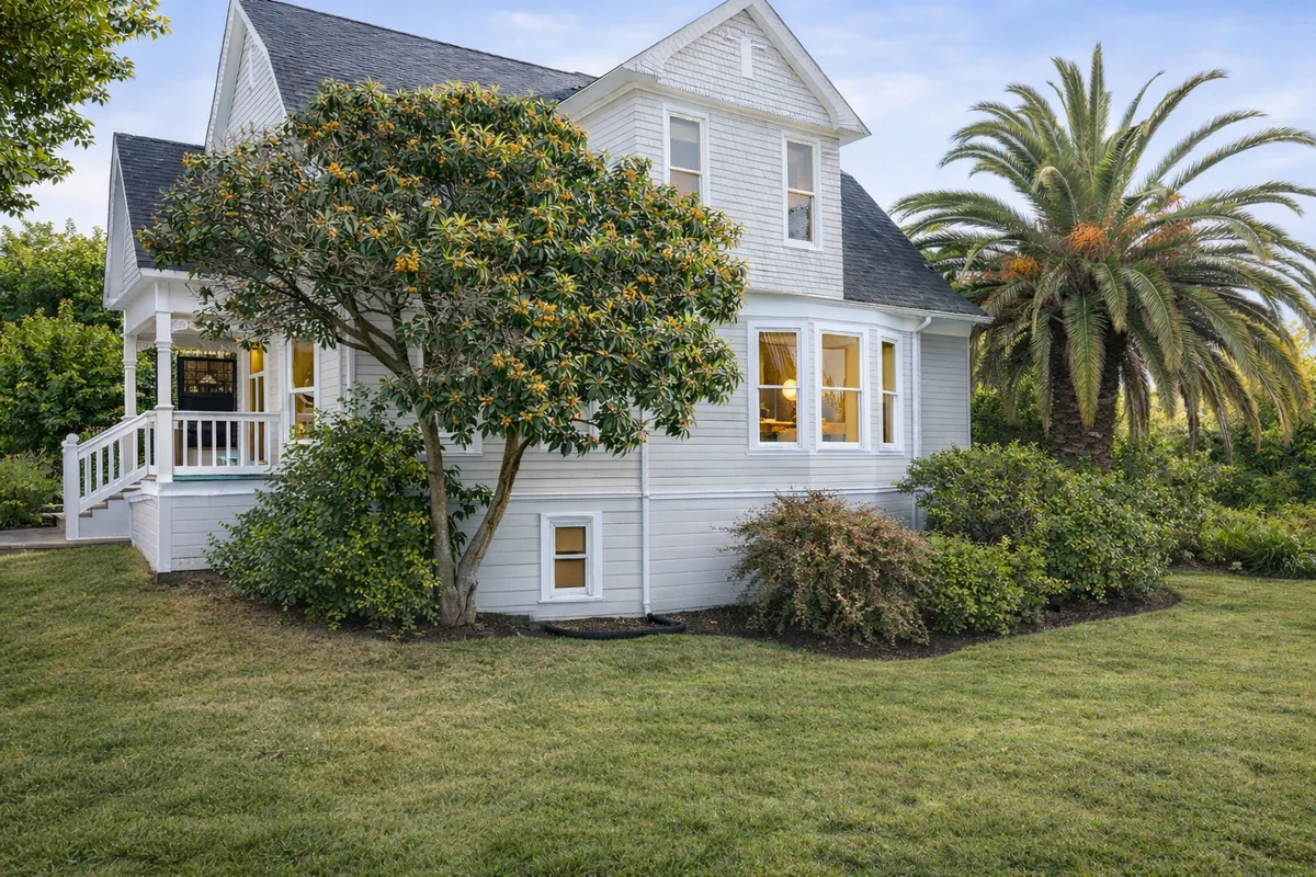 Home in Oakland property photo 1