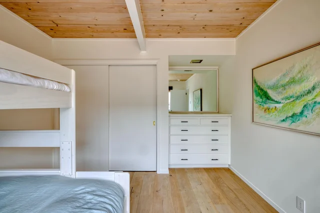 Bedroom 1 image 1