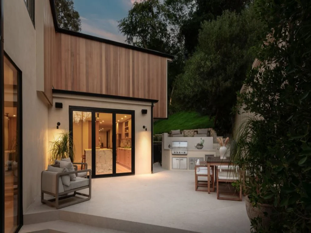 Property in Studio City, Los Angeles property photo 2