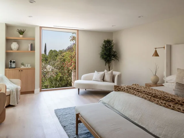 Bedroom 1 image 1