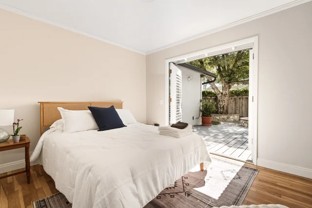 Bedroom 5 image 1