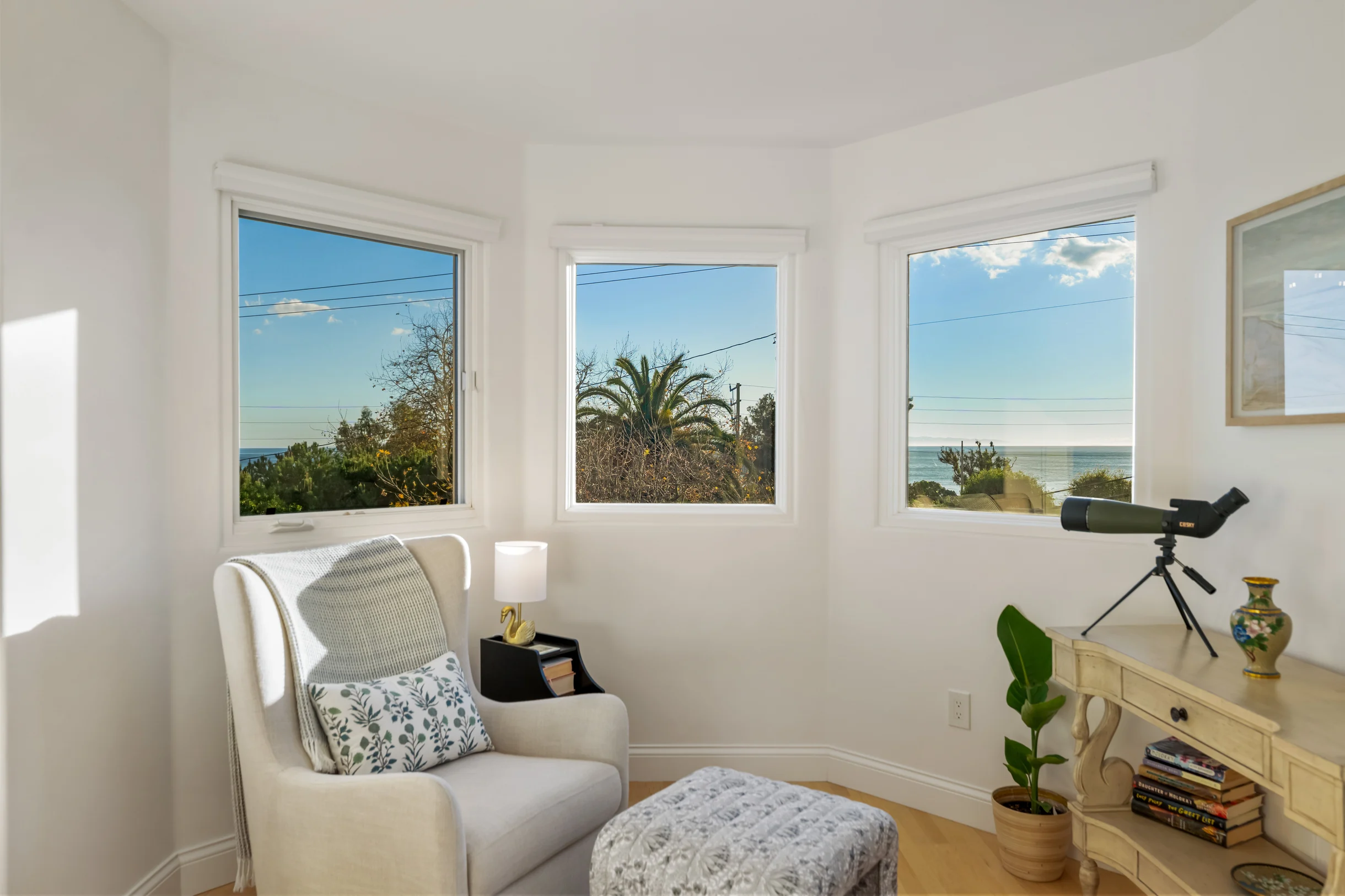 Condo in Summerland property photo 4