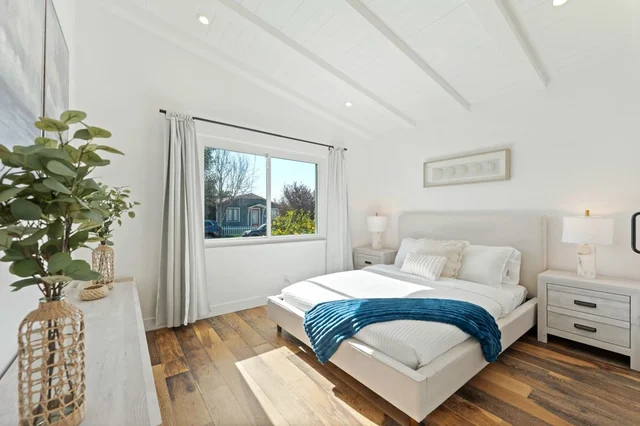 Bedroom 2 image 1