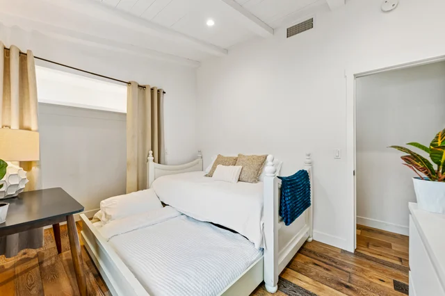 Bedroom 1 image 1