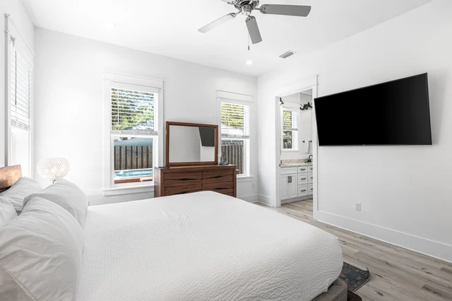 Bedroom 1 image 1