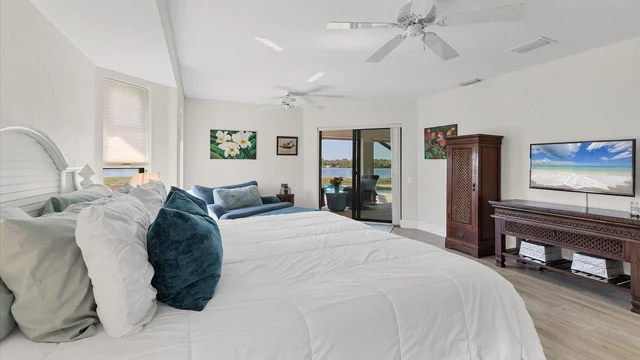 Bedroom 1 image 1