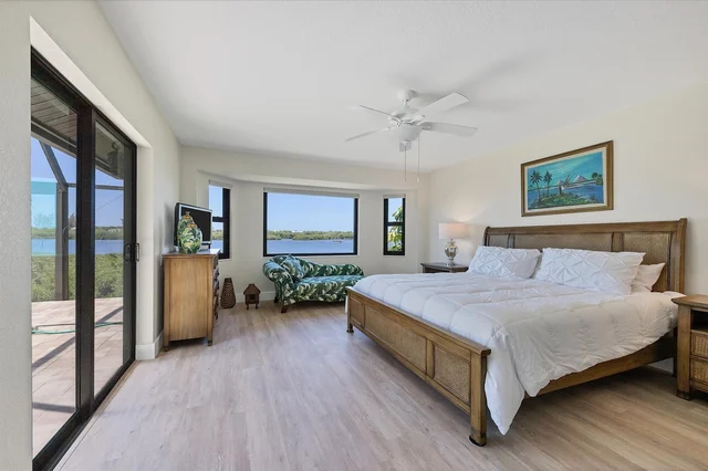 Bedroom 2 image 1