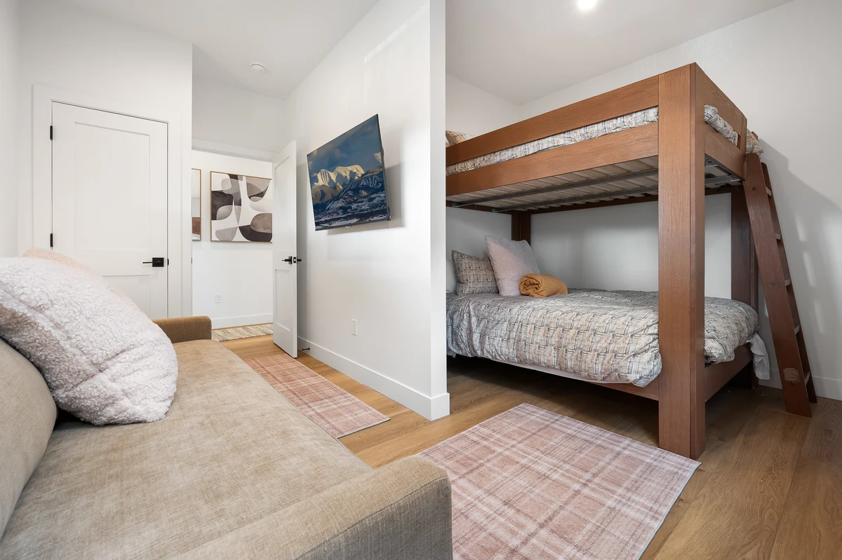 Guest King Bedroom image 1