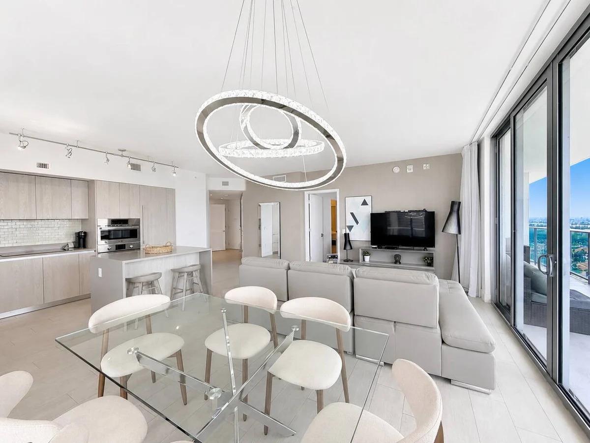 Condo in Hollywood property photo 2