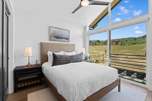 Master King Bedroom image 1