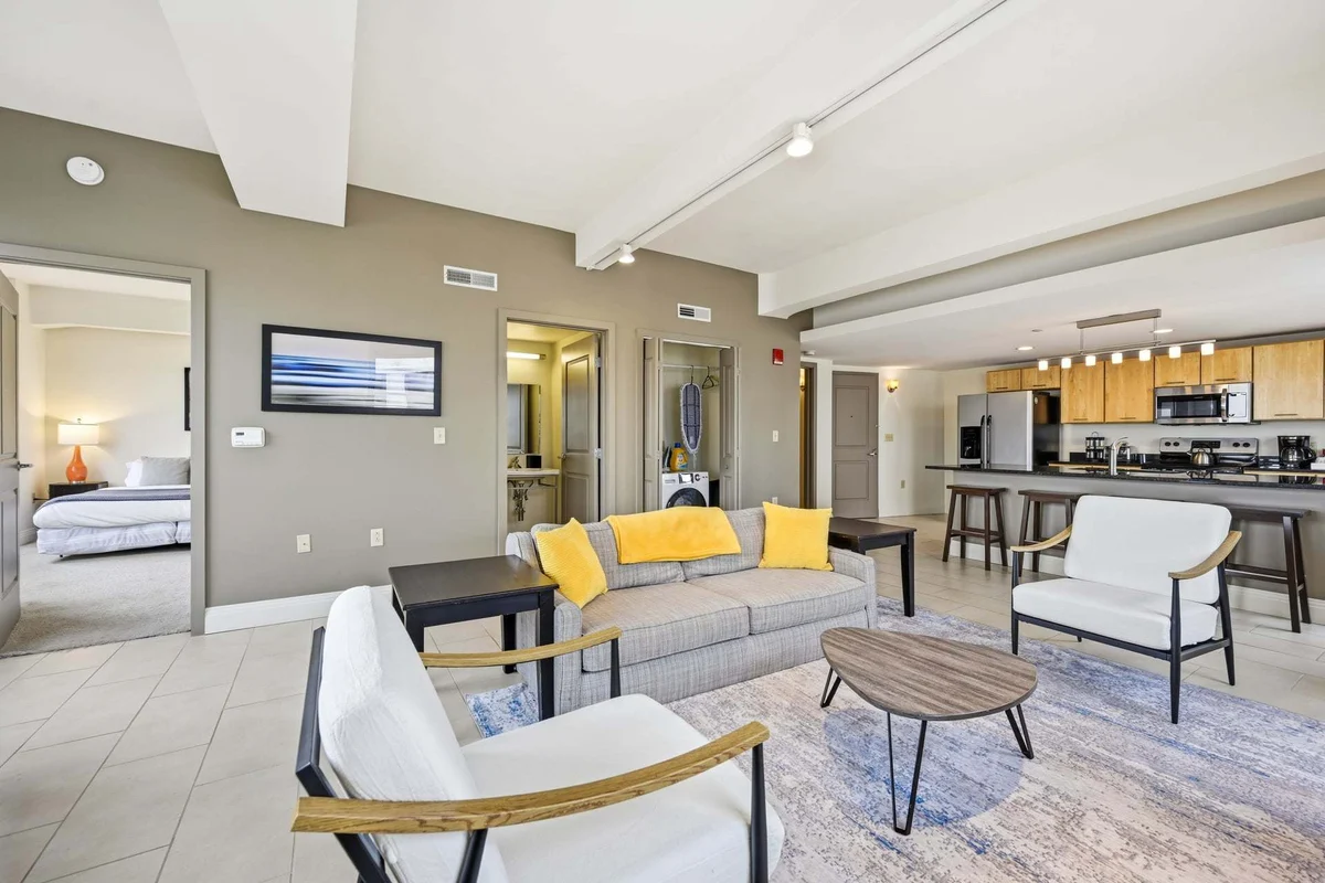 Apartment in Detroit property photo 2