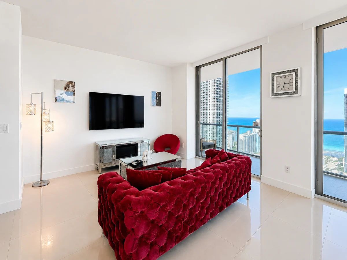 Condo in Hallandale Beach property photo 2