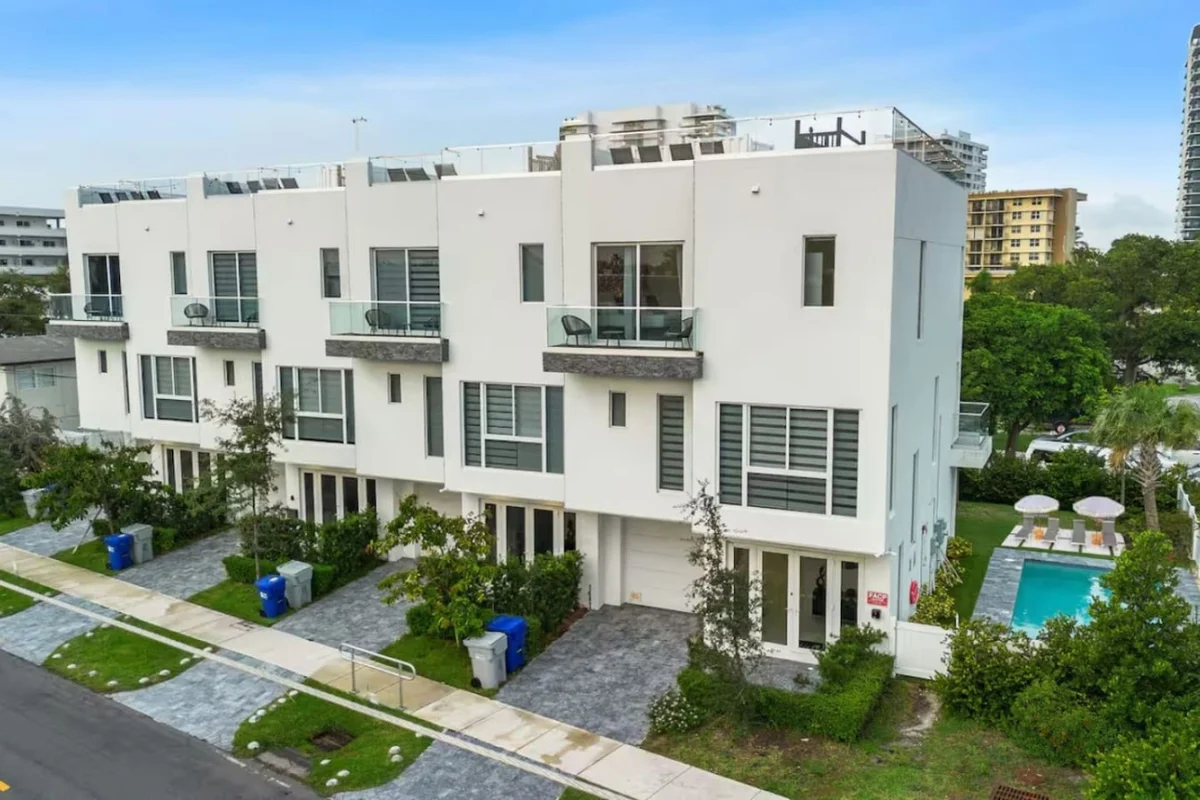 Home in Pompano Beach property photo 3