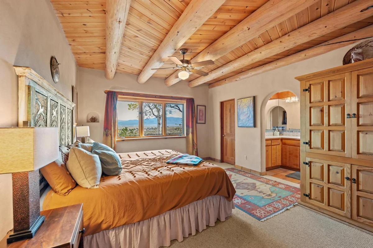Bedroom 1 image 1
