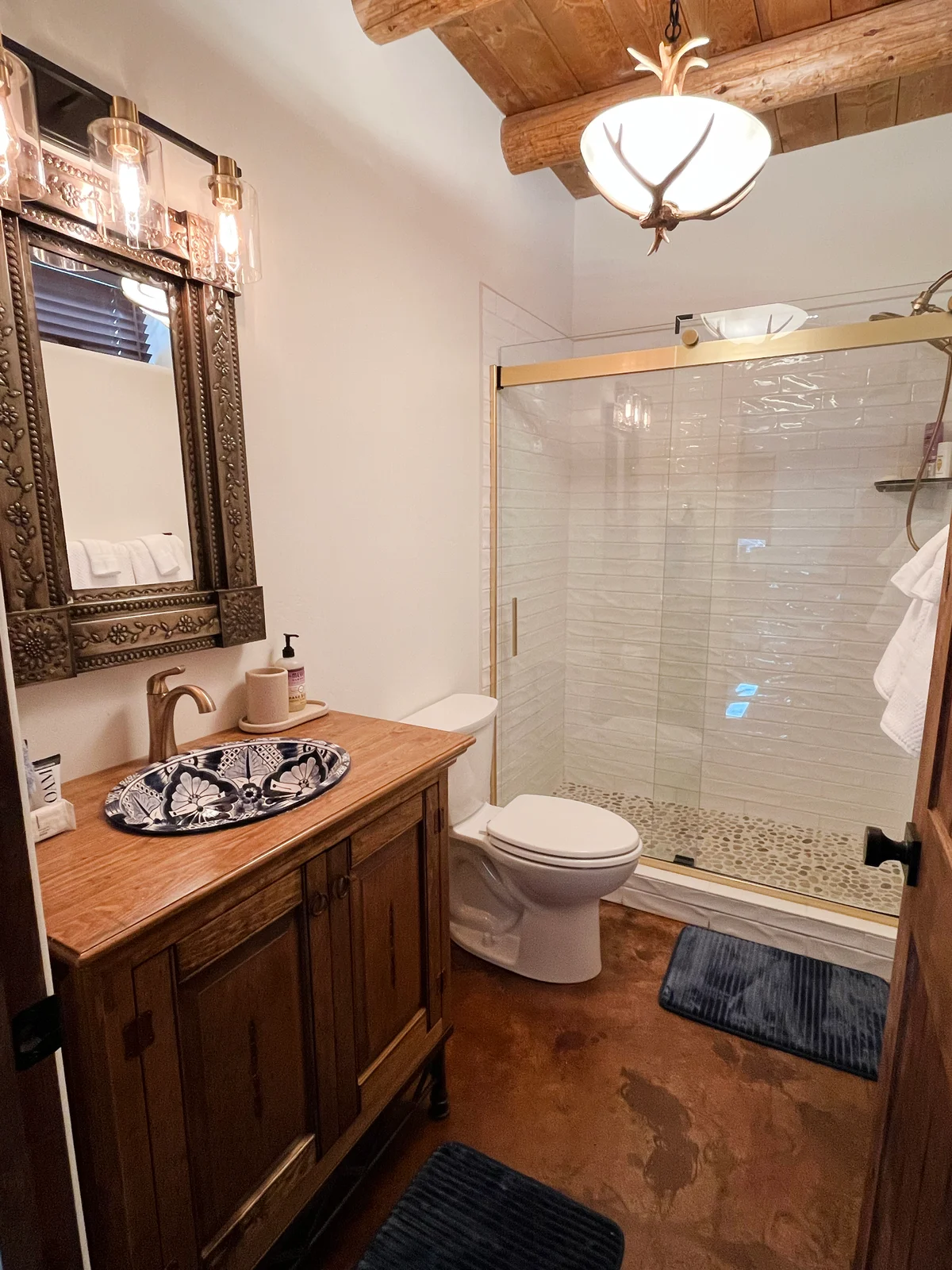 Bathroom 1 image 1