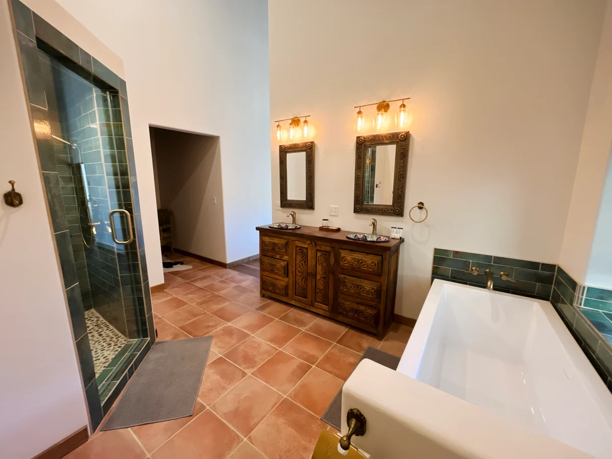 Bathroom 2 image 1
