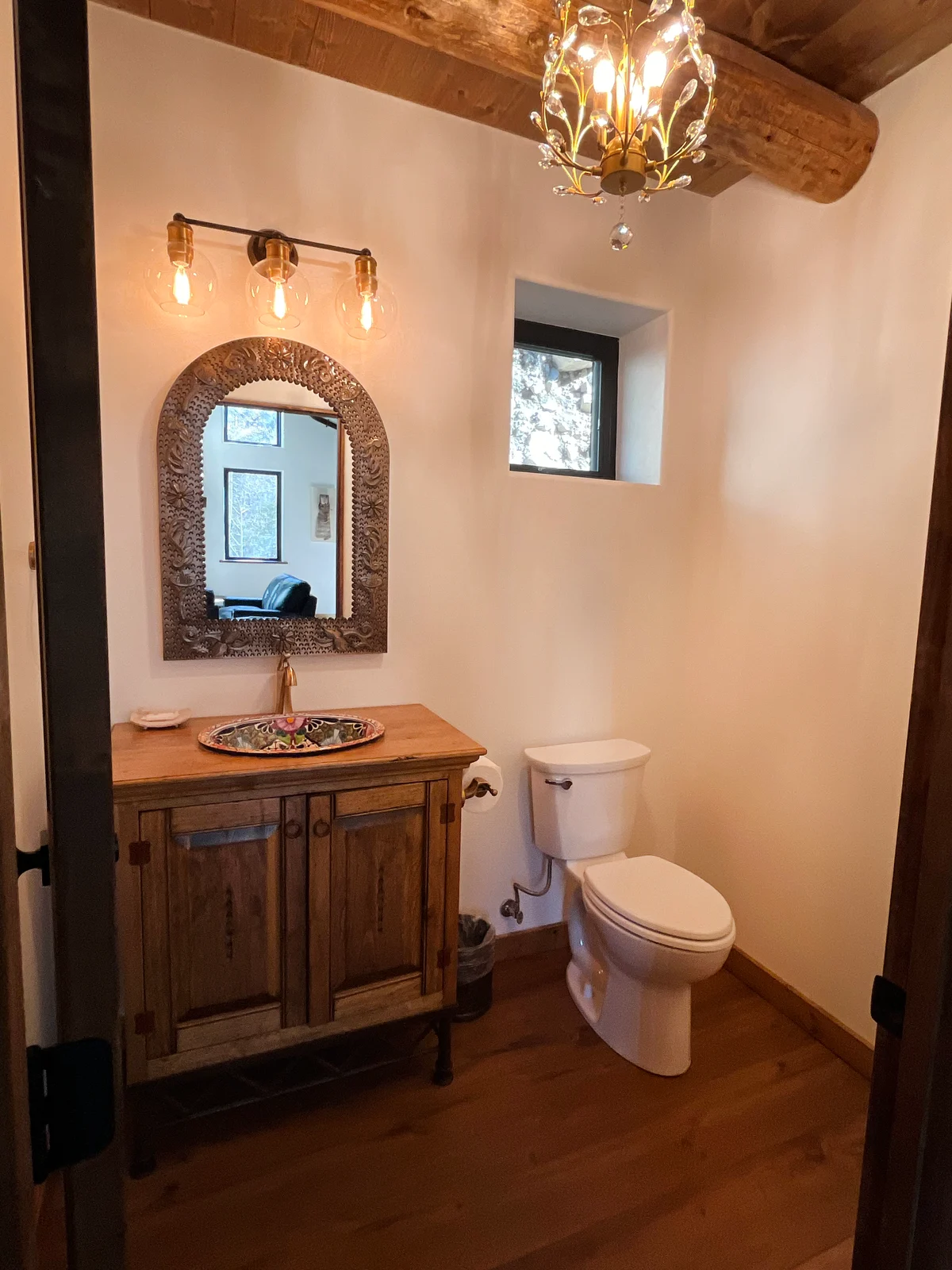 Bathroom 4 image 1
