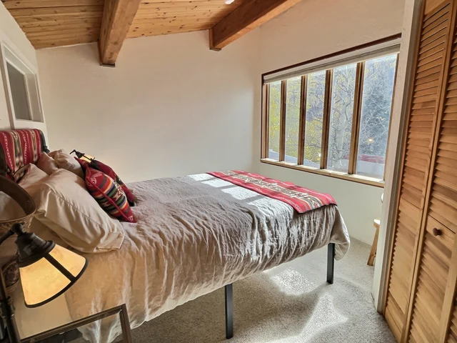 Bedroom 3 image 1