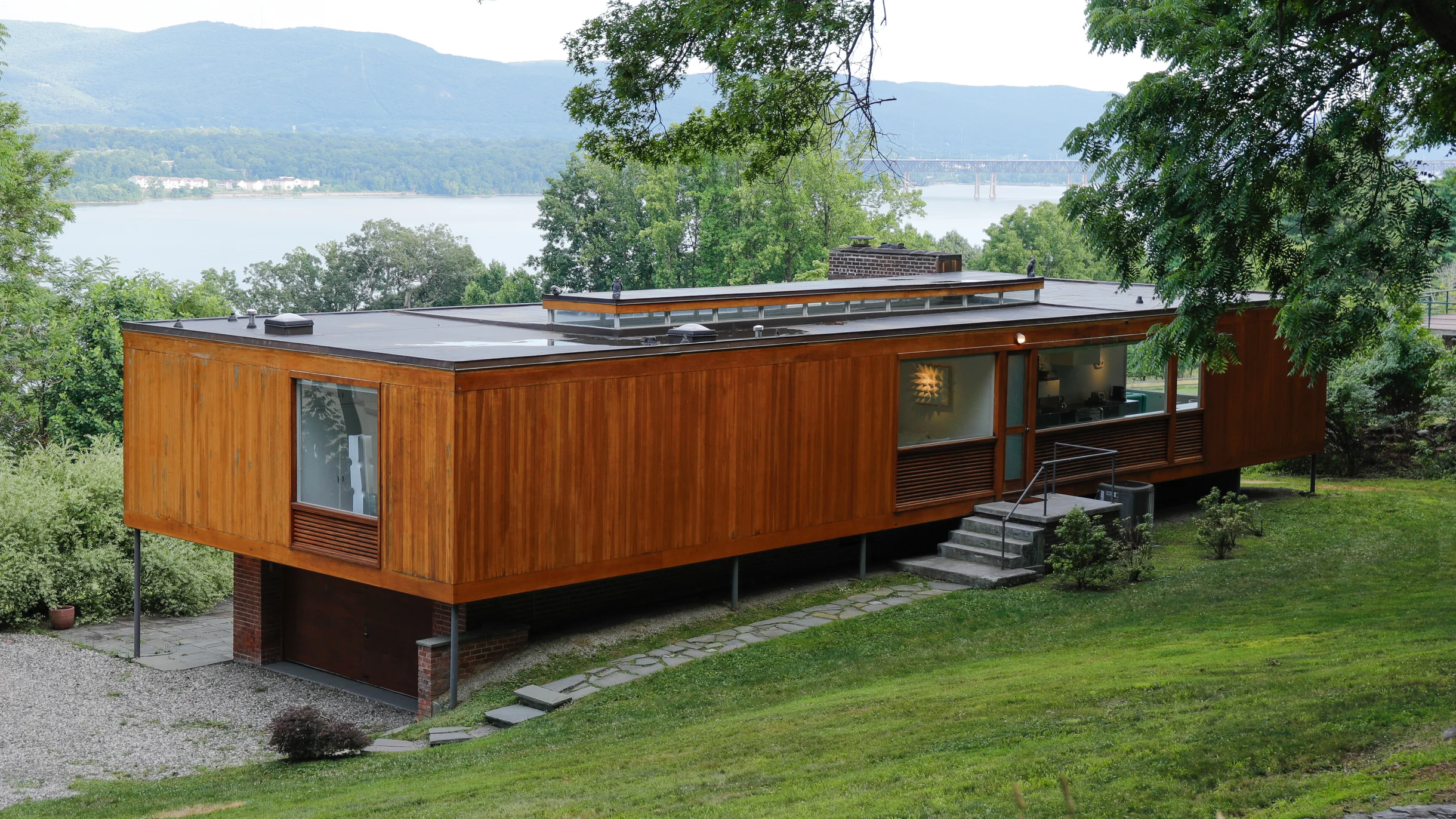 Home in Newburgh property photo 1