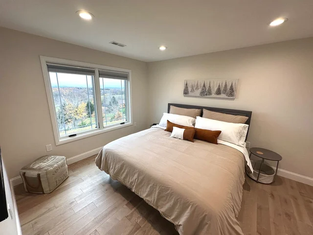 Bedroom 5 image 1