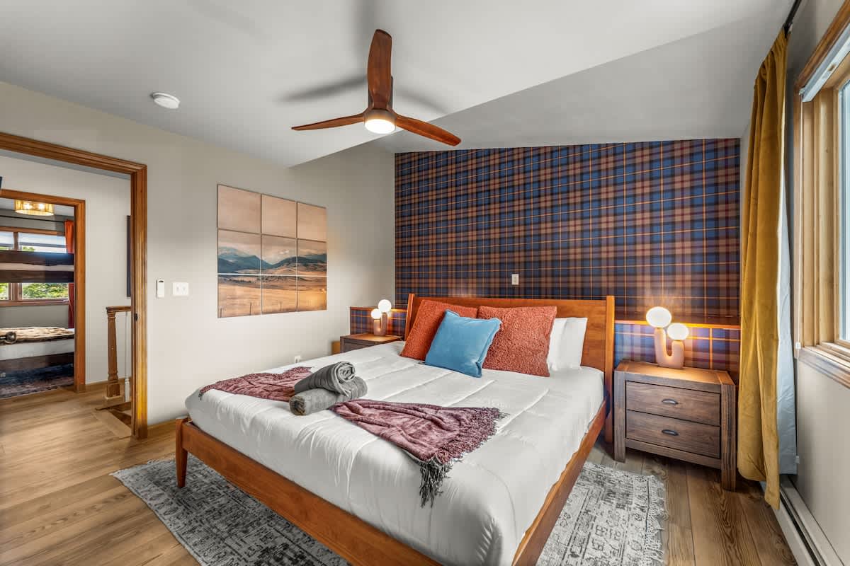 Bedroom 6 image 1