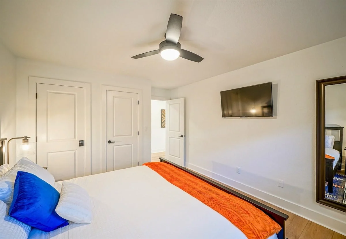 Bedroom 5 image 1