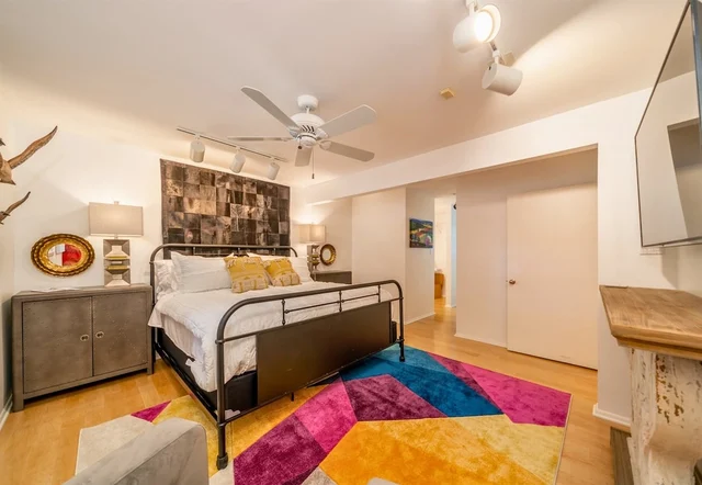 Bedroom 1 image 1