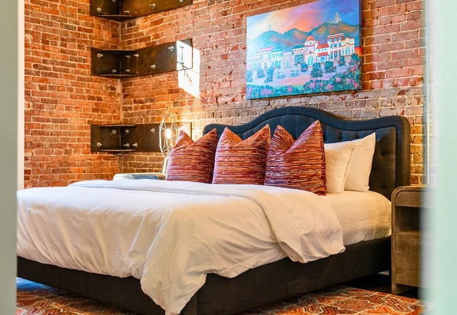 Bedroom 2 image 1