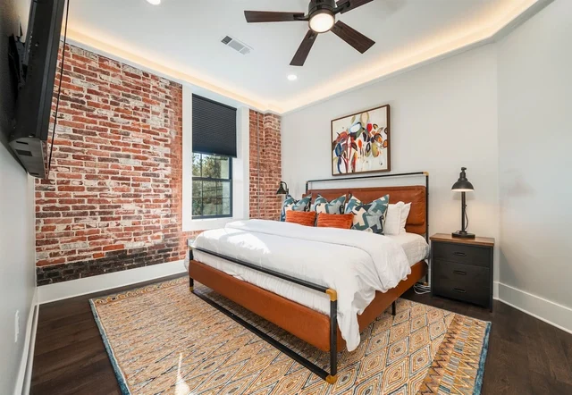 Bedroom 1 image 1