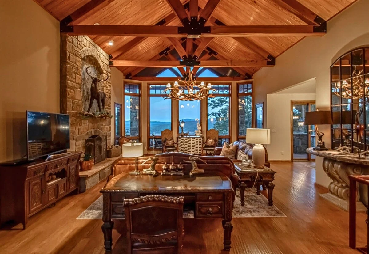 Home in Mountain Pine property photo 4