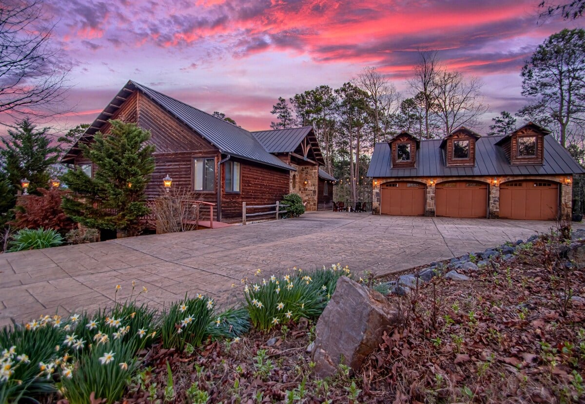 Home in Mountain Pine property photo 2