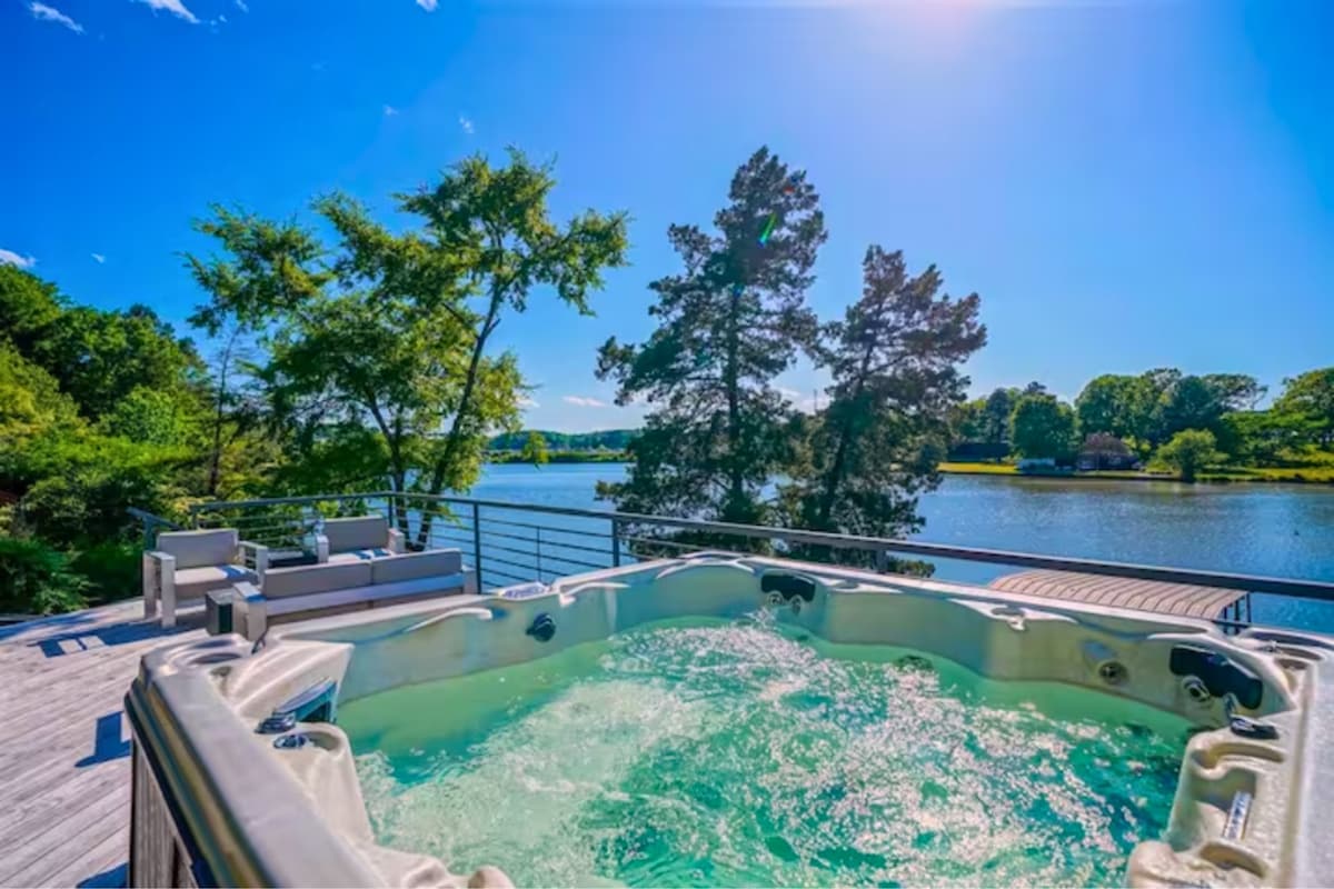 Home in Hot Springs property photo 3