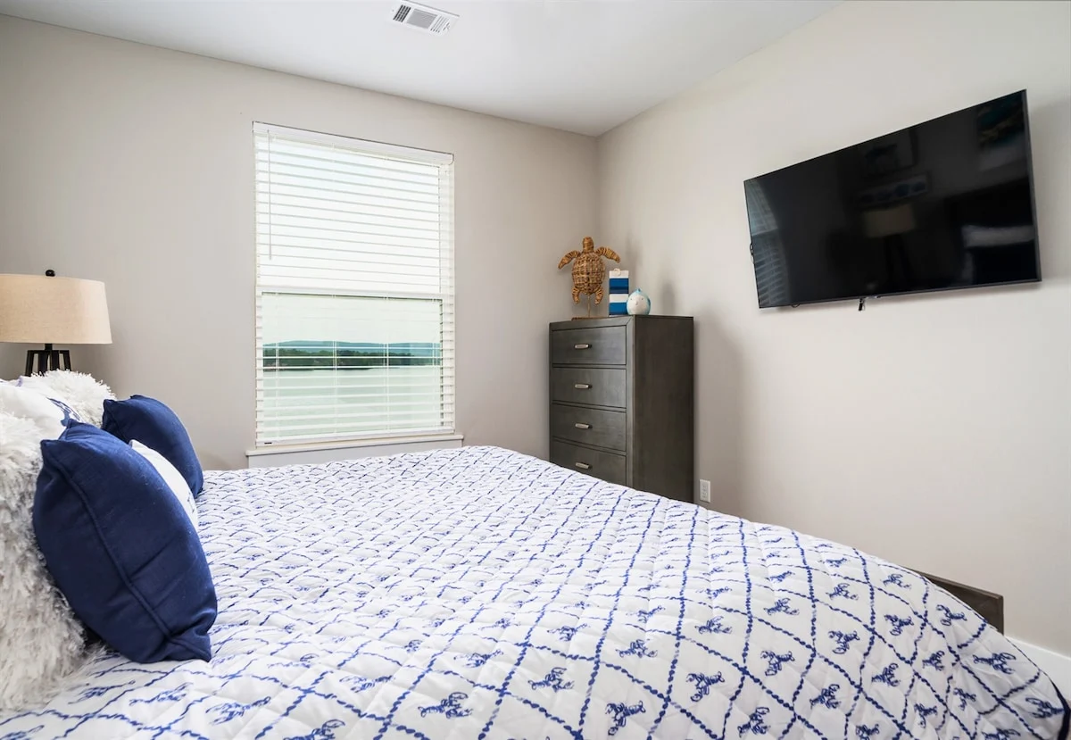 Bedroom 3 image 1