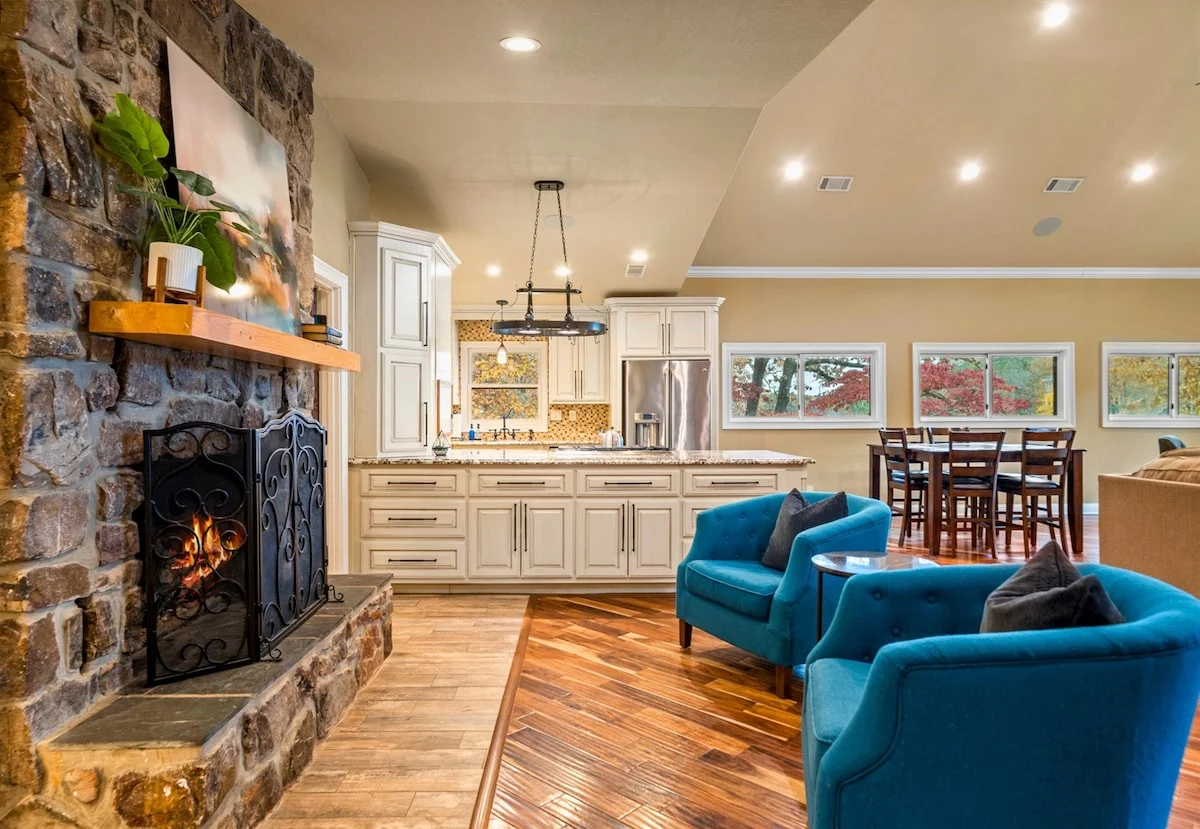 Home in Hot Springs property photo 4