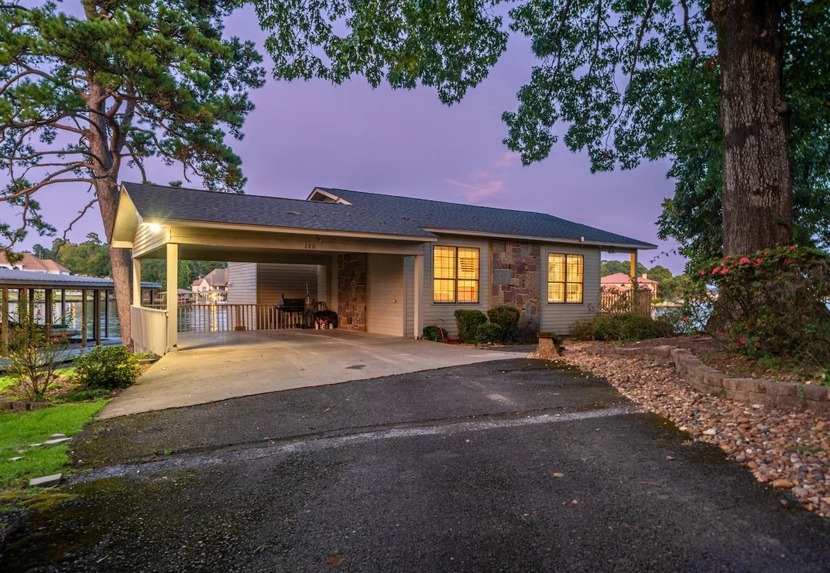 Home in Hot Springs property photo 4