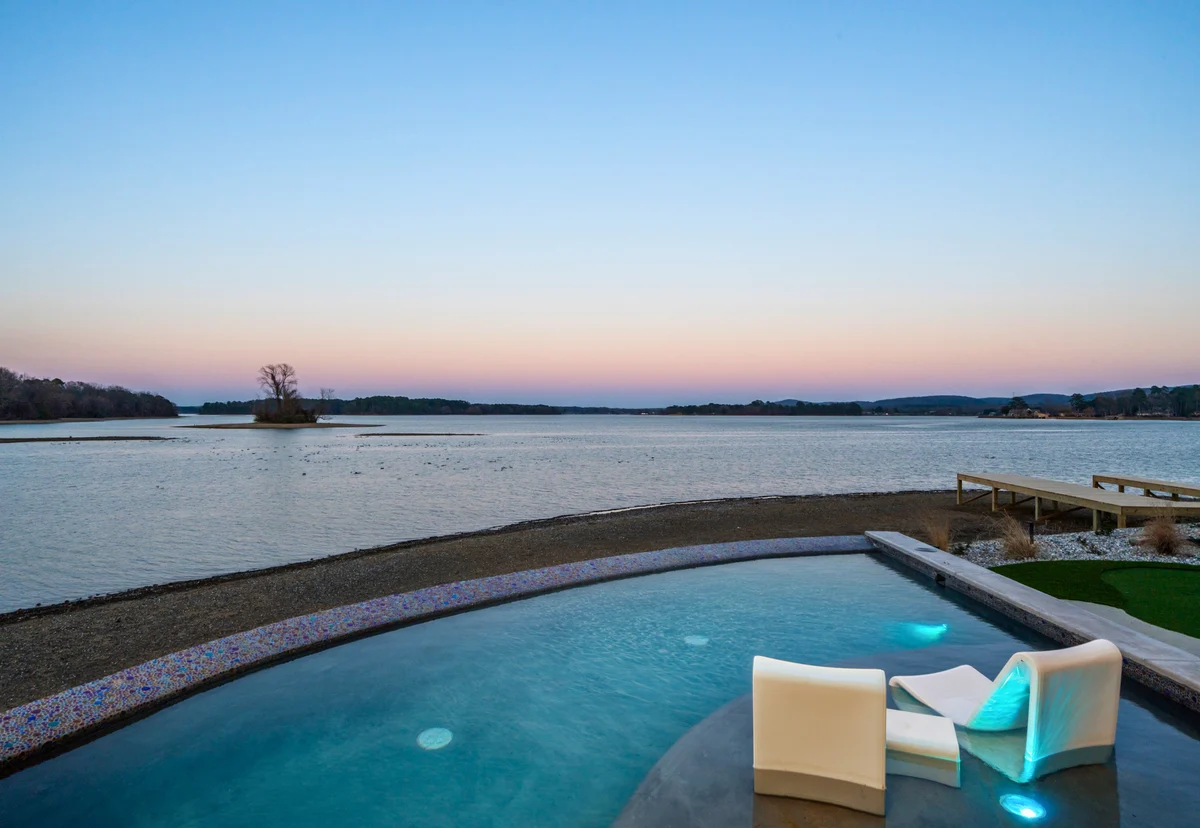 Home in Lake Hamilton property photo 2