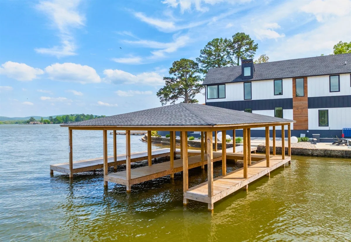 Home in Lake Hamilton property photo 2