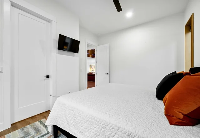 Bedroom 2 image 1