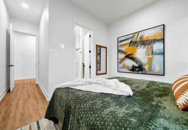 Bedroom 6 image 1