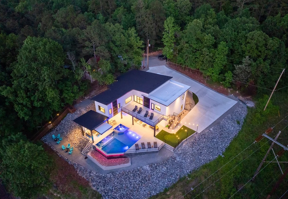 Home in Garland County property photo 2