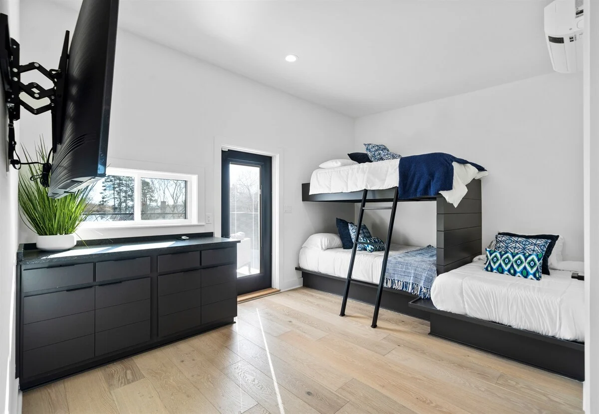Bedroom 1 image 1