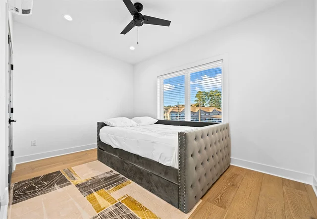 Bedroom 7 image 1