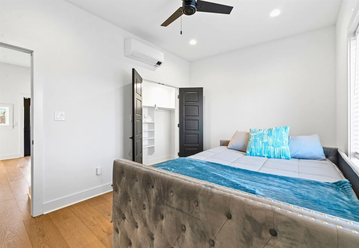 Bedroom 1 image 1