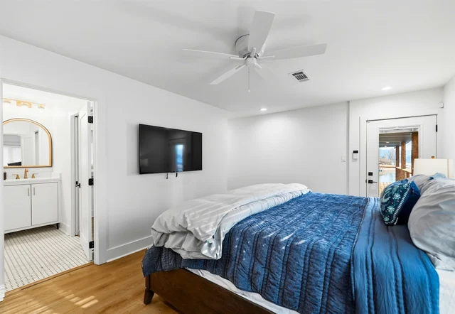 Bedroom 6 image 1